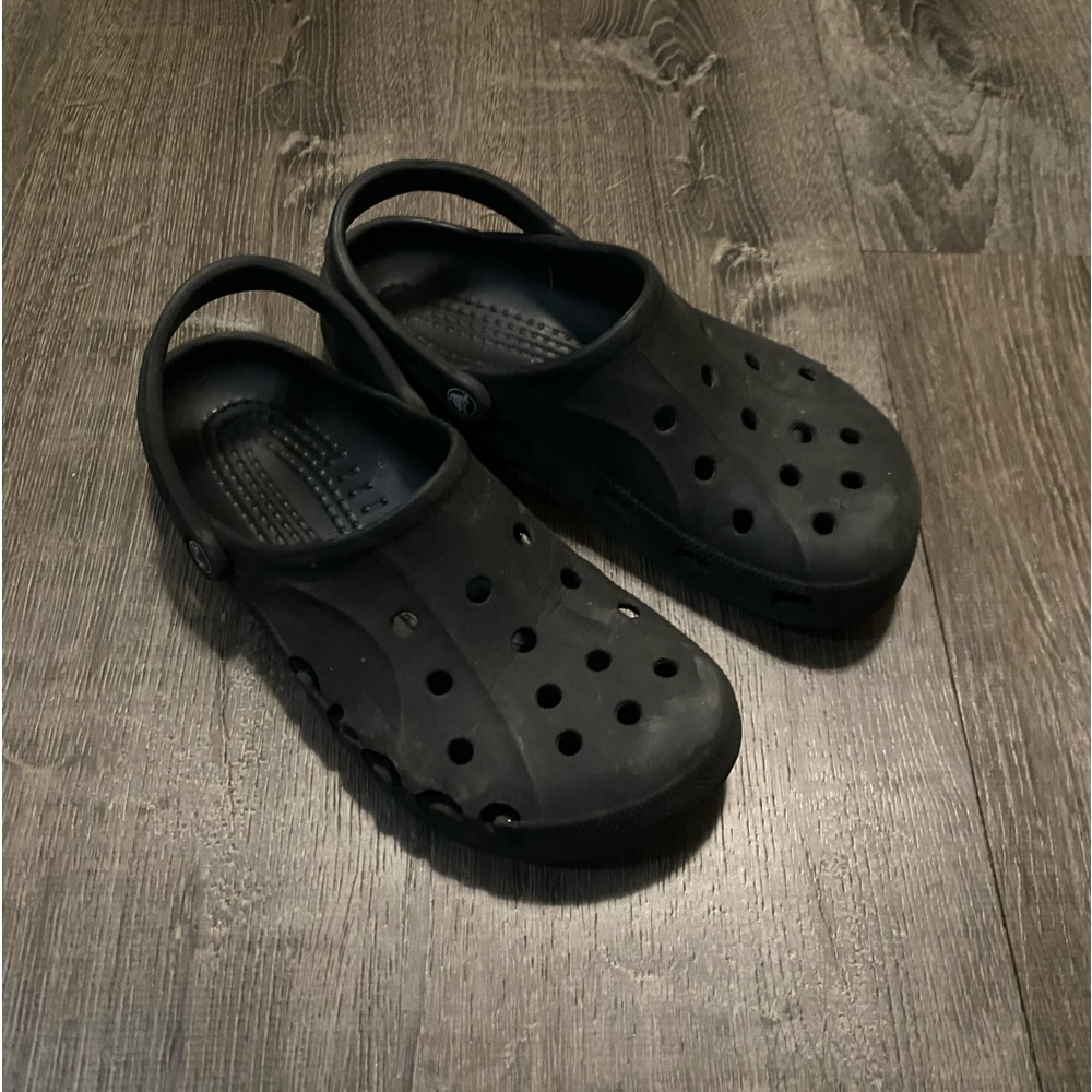 Men’s crocs size 10 good fit used bottom worn slightly will be cleaned